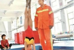 吃瓜唱歌在里面做体操的视频