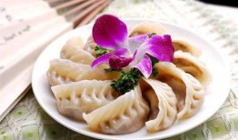 老王吃白玉瓜饺子视频播放,美味佳肴，视频播放引关注