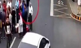 吃瓜群众老哥视频,揭秘吃瓜群众老哥视频背后的故事