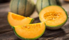 哈密瓜怎样吃才更甜视频,解锁美味甜食的烹饪技巧