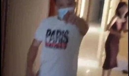 吃瓜跑别人面前吃瓜视频,一场“吃瓜跑”的围观奇观