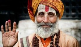 印度男人吃瓜烫嘴视频,意外走红网络