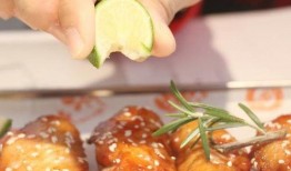 大瓜头吃鸡腿视频,趣味横生引网友热议