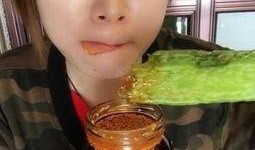 小孩子吃凉瓜视频