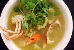 凉瓜螃蟹煲汤可以吃吗视频,夏日养生新选择