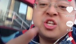 抖音卖花网红吃瓜视频,揭秘花界幕后趣闻