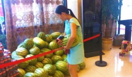 土豪吃瓜群众视频,揭秘视频背后的奢华生活