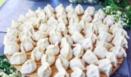 老王吃白玉瓜饺子视频播放,美味佳肴，视频播放引关注