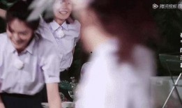 火箭少女台下吃瓜视频,青春活力尽显