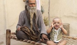 印度老人吃葫芦瓜视频