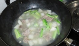 吃瓜的青萝卜能吃吗视频,吃瓜的青萝卜，真的能吃吗？