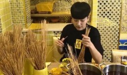 美食主播吃小瓜视频,趣味横生美食体验大揭秘