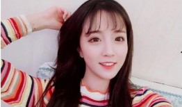 抖音网红写字女神吃瓜视频,趣味横生，字迹间尽显幽默风趣