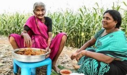 印度老人吃葫芦瓜视频