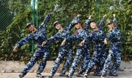 西北民大军训跳舞视频吃瓜,民大军训视频燃爆吃瓜群众